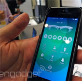 Smart glass changes color according to notification from smartphone