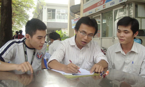 Smart robot robot of Vietnamese students