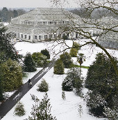Snow 'buried' London and Paris