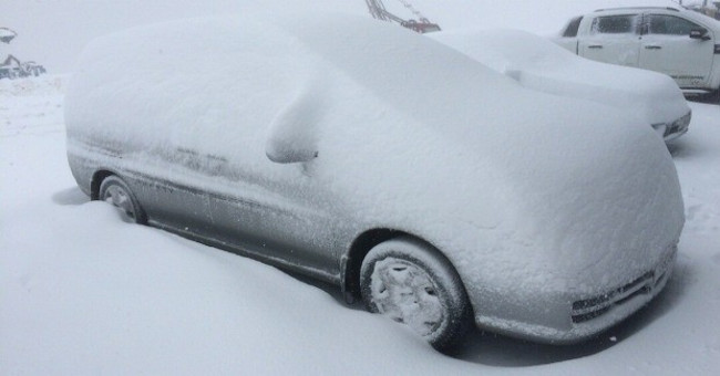 Snow falls in the middle of summer in New Zealand