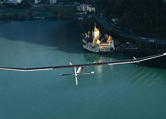 Solar planes fly around Switzerland