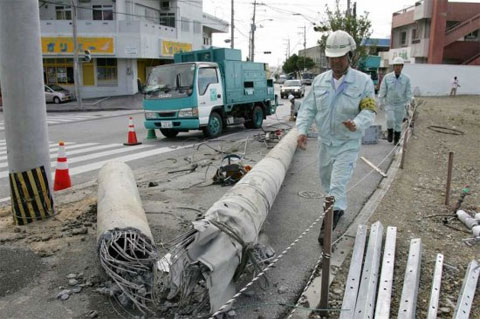 Songda storms into southern Japan