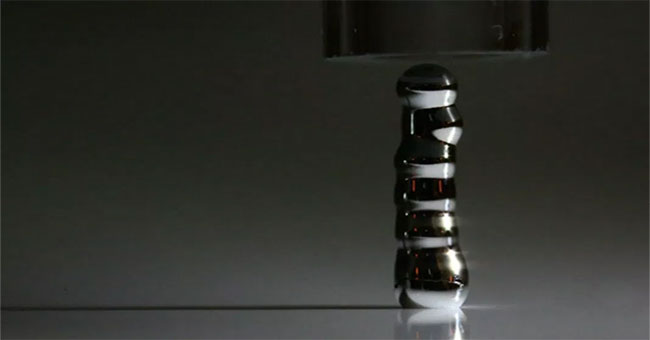 Sound waves help format ultra-small print objects