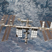 Space station evacuated because of false alarms