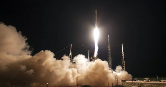 SpaceX for the 9th time successfully launched missiles on the ISS station