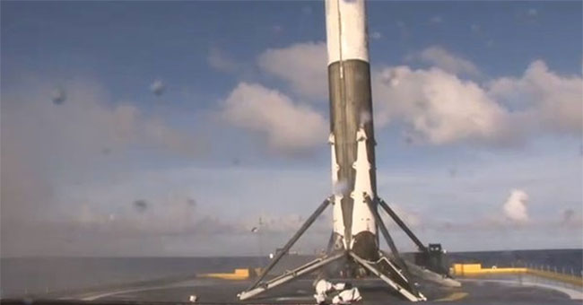 SpaceX for the fourth time 'landed' successfully the Falcon boosters 9