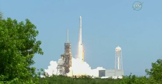 SpaceX launched a spacecraft carrying 2.9 tons of cargo onto ISS