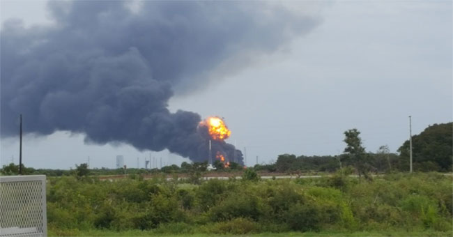 SpaceX rocket suddenly exploded just before the launch time