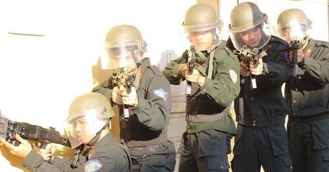 Special guns of Vietnamese police
