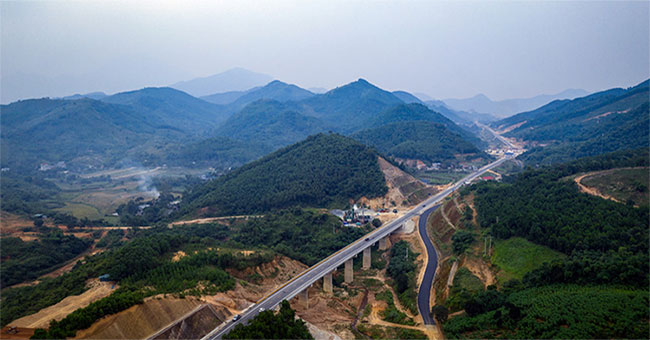 Spectacular scenery on the road of VND 2,700 billion connecting Hanoi - Hoa Binh