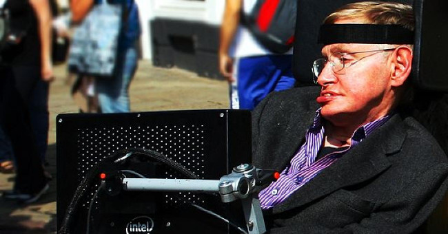 Stephen Hawking offers a solution to prevent artificial intelligence from dominating people