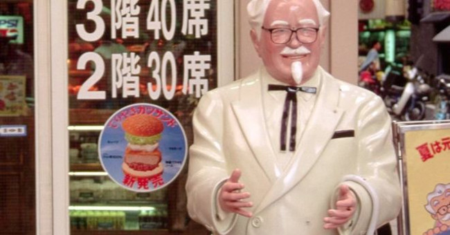 Strange Japanese people eat Christmas with KFC fried chicken