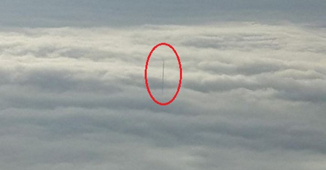 Strange pillars protruding between the sea of ​​clouds at a height of 1,400m