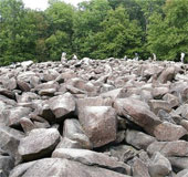 Strange rocky rock rang like an instrument