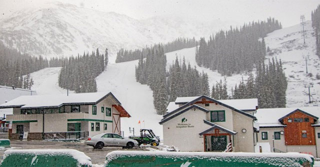 Strange, snow falls in the middle of summer days in the US