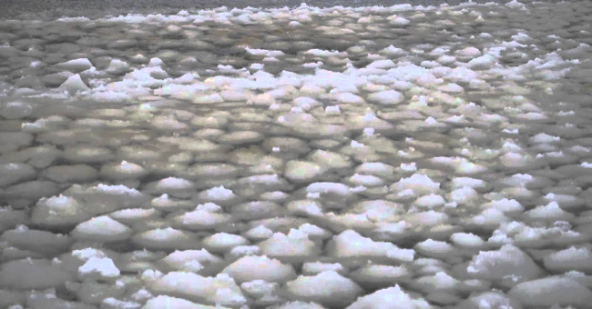 Strange snowball waves on the surface of the American lake