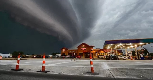 Strange storm broke the whole city in 1674