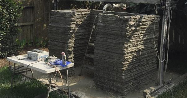 Students build micro-houses with 3D printing technology in just 1 day