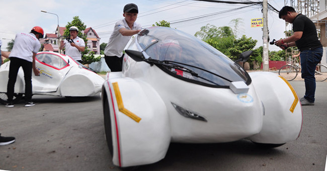 Students make 4-wheel vehicles running 200km with a liter of gasoline