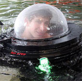 Students of grade III American private submarine 2,000 USD
