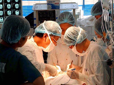 Successful surgery for patients with giant tumors