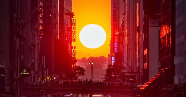 Sunset phenomenon Manhattanhenge in New York