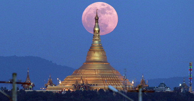 Super moon images 2017 in the sky of countries