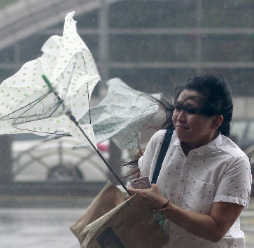 Super typhoon Dujuan landed in Taiwan, thousands of people evacuated