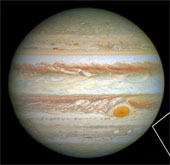 Super typhoon on Jupiter is narrowing