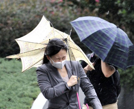 Super typhoon Roke devastated Japan, 4 people died