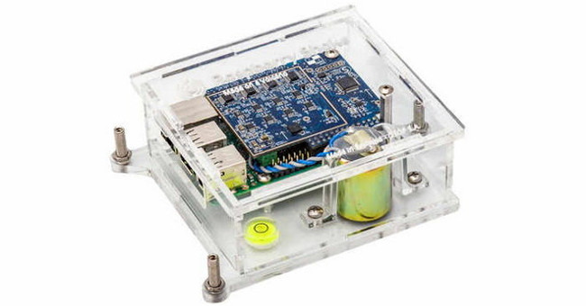 Super-sensitive, super-cheap earthquake detector