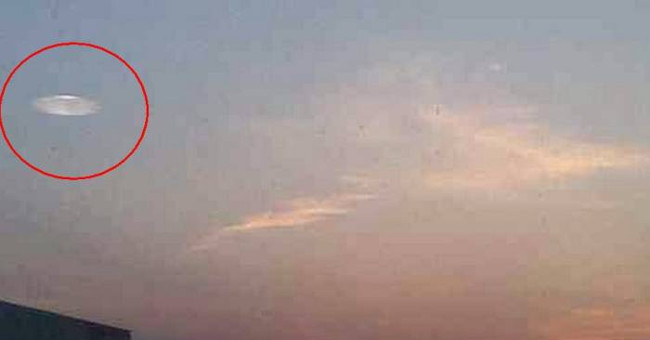 Suspicious objects are floats floating 10 hours in the sky of Shanghai