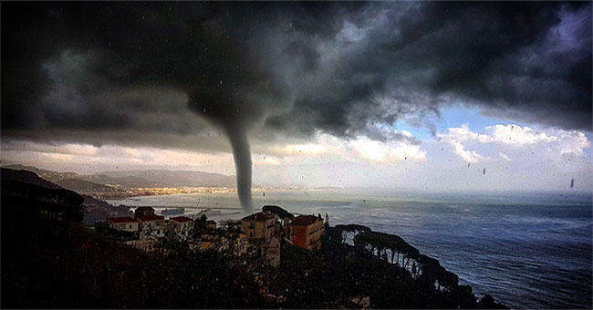 Taps lifted dozens of containers on the coast of Italy