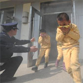 Teach children 7 fire escape skills