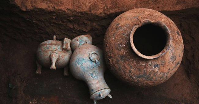 Teapot 2,000 years in the tomb of the Qin Dynasty in China