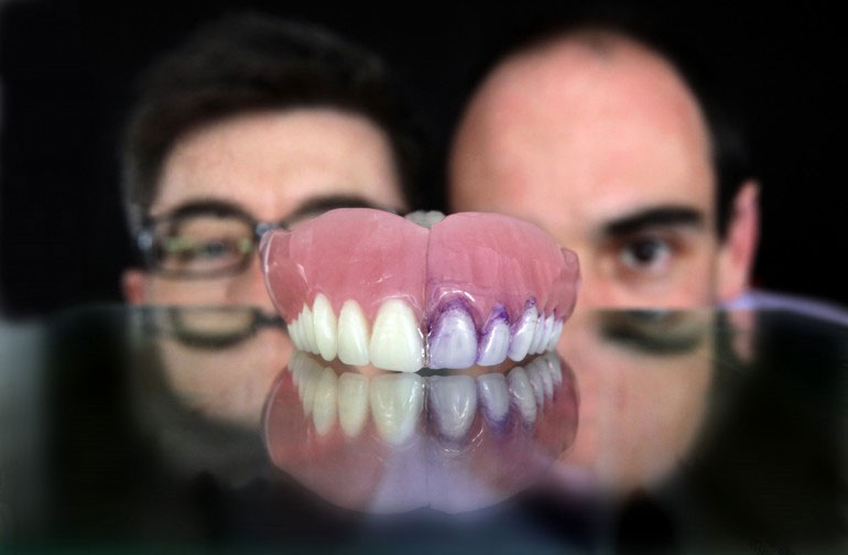 Technology brushing teeth with the bacteria in the mouth