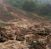 Terrible land in India, at least 150 people were buried
