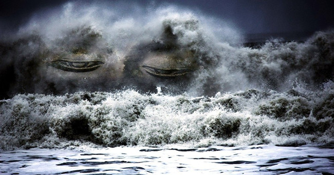 Terribly powerful monster waves buried ships in the ocean