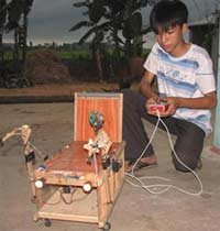 Thanh Hoa: a 9th grade student successfully designed an electric wheelchair model
