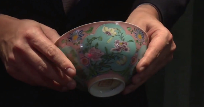 Thanh's ceramic bowl was expected to break the auction record