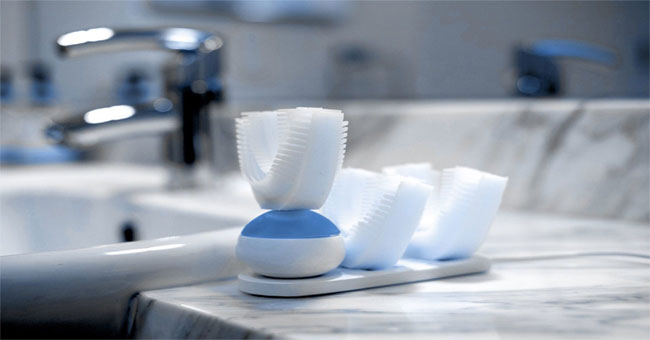 Thanks to this special brush, you only need 10 seconds to brush your teeth