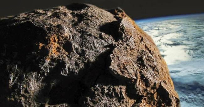 The 10-story house meteorite suddenly grazed the Earth