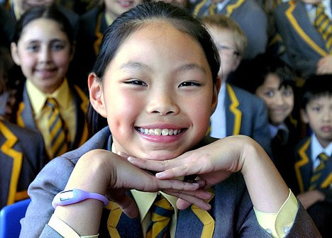 The 10-year-old girl can speak fluently 10 languages