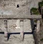 The 2 meter long wall in Pompei collapsed due to heavy rain