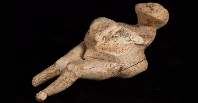 The 23,000-year-old love idol statue has a beautiful beauty