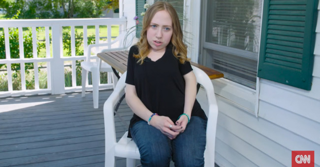 The 23-year-old girl simultaneously raised 2 bones on her body