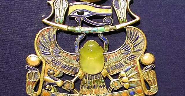 The 29 million-year-old stone on the necklace of pharaoh Tutankhamun