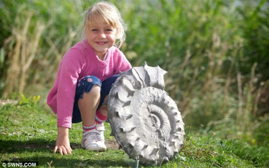 The 5-year-old girl dug snail shell 160 million years