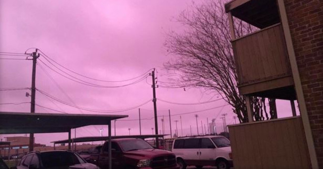 The American sky turned purple after a strong thunderstorm
