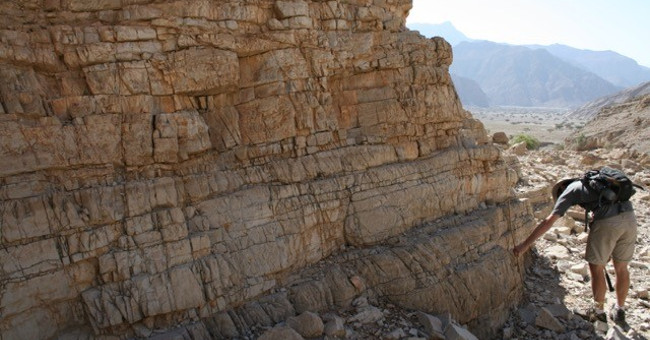 The ancient rock formations in Oman reveal why life recovered slowly on Earth